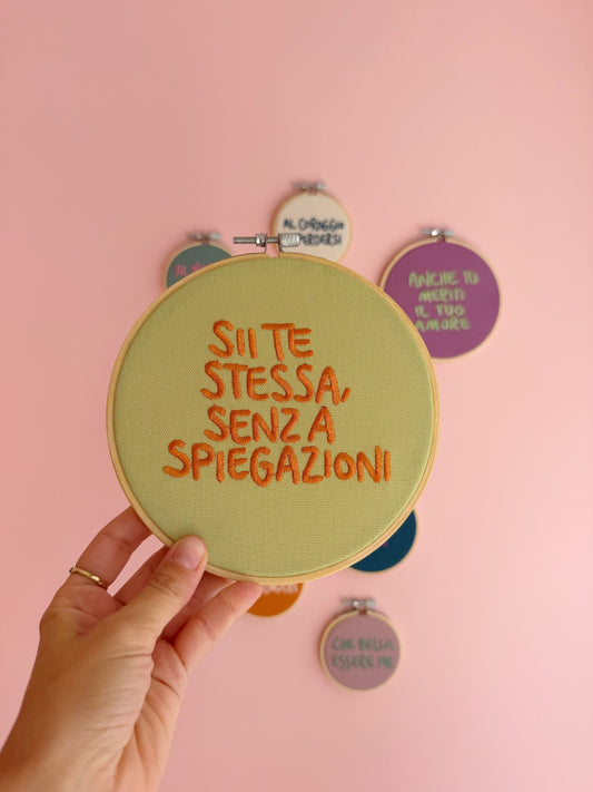 Telaio Sii te stessa, senza spiegazioni